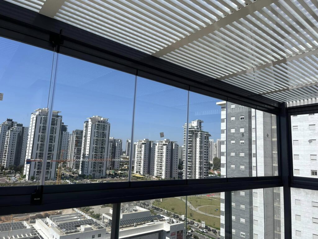 פרגולות אלומיניום סגורות
